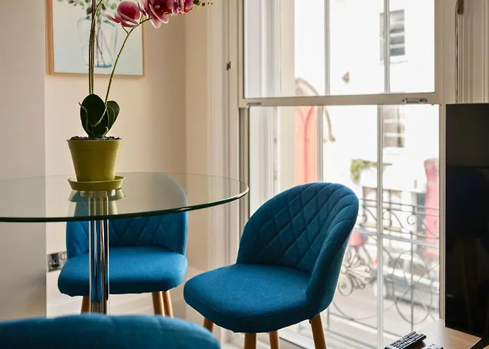 Stunning 2 Bed In The Centre Of Cheltenham!