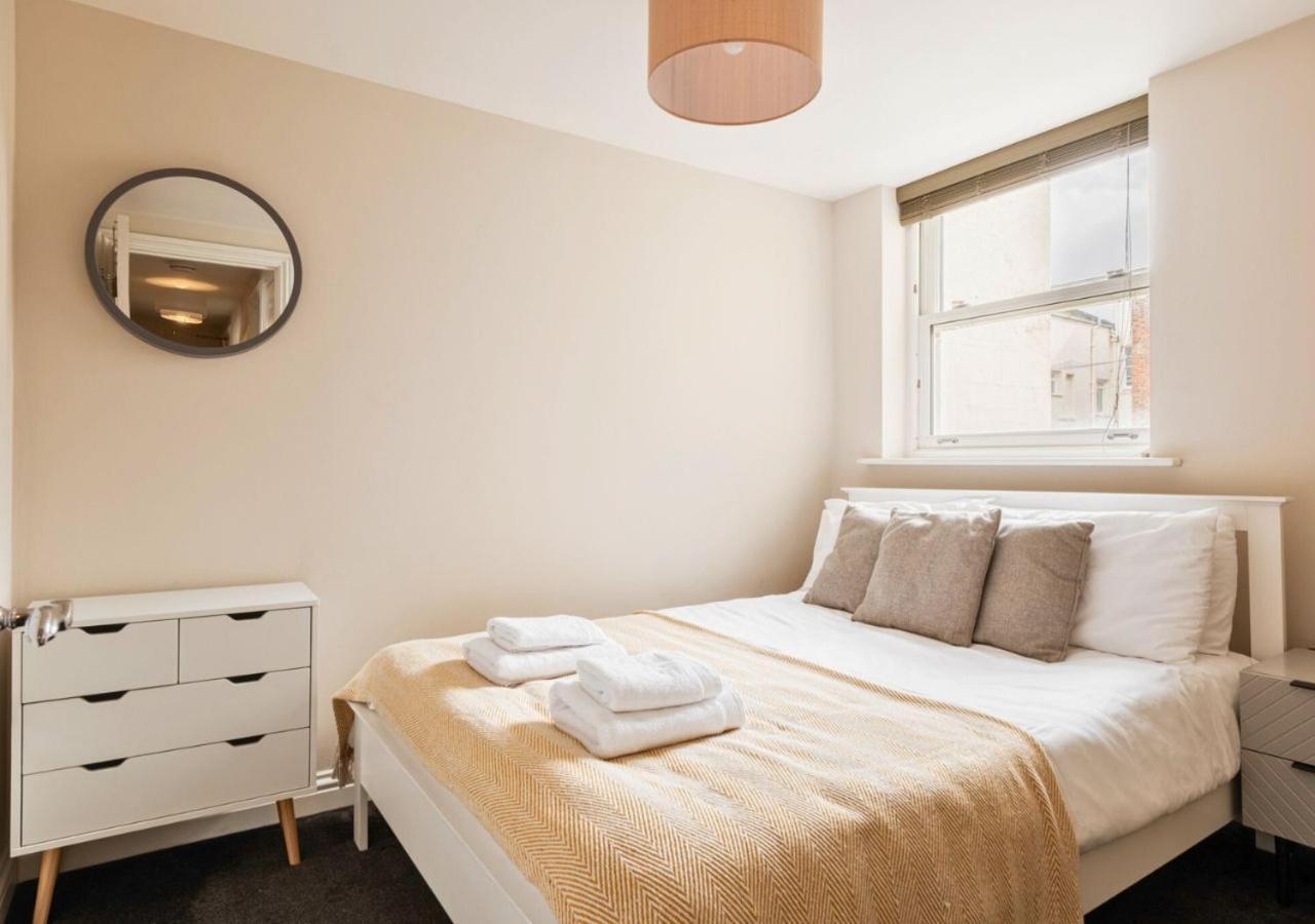 Stunning 2 Bed In The Centre Of Cheltenham! Apartamento *
