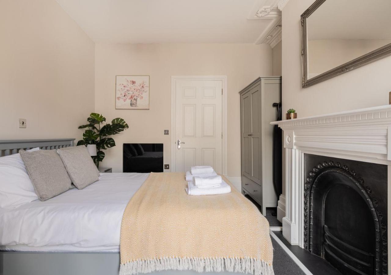 Stunning 2 Bed In The Centre Of Cheltenham! Apartamento
